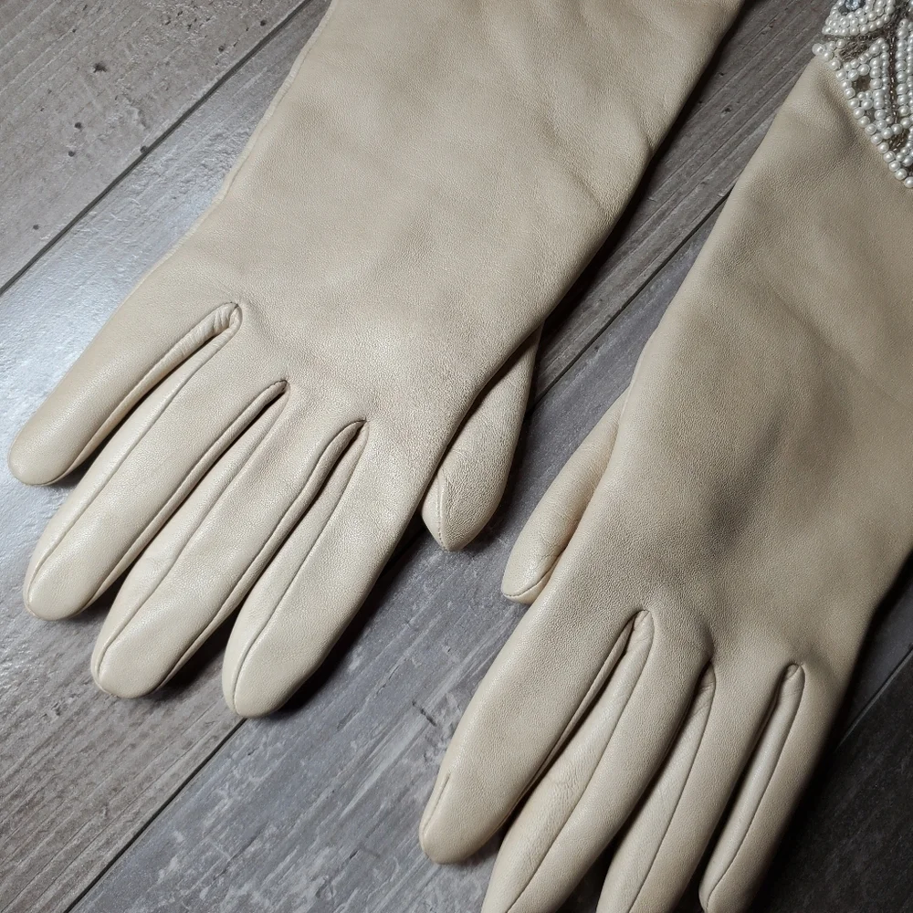 Vintage Beaded Leather Gloves Women's Size Medium Beige Cream